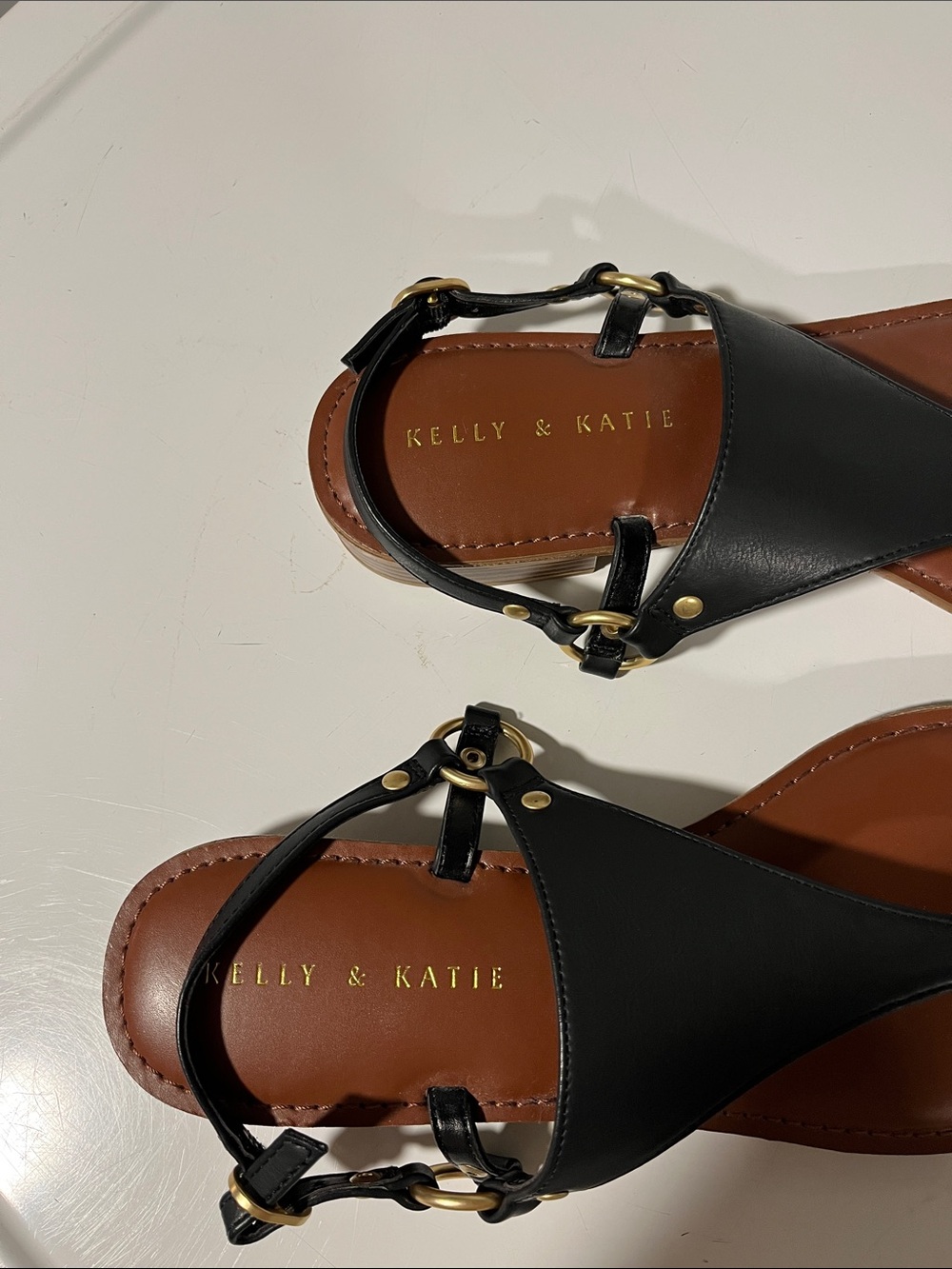 Kelly & Katie Black Leather T-Strap Sandals 10 - Picture 2 of 7